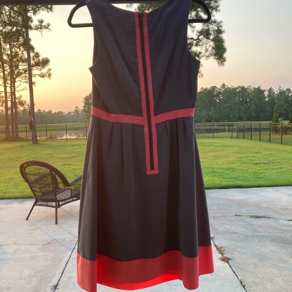 JESSICA SIMPSON Grey & Coral Pleated Dress - Picture 6 of 6